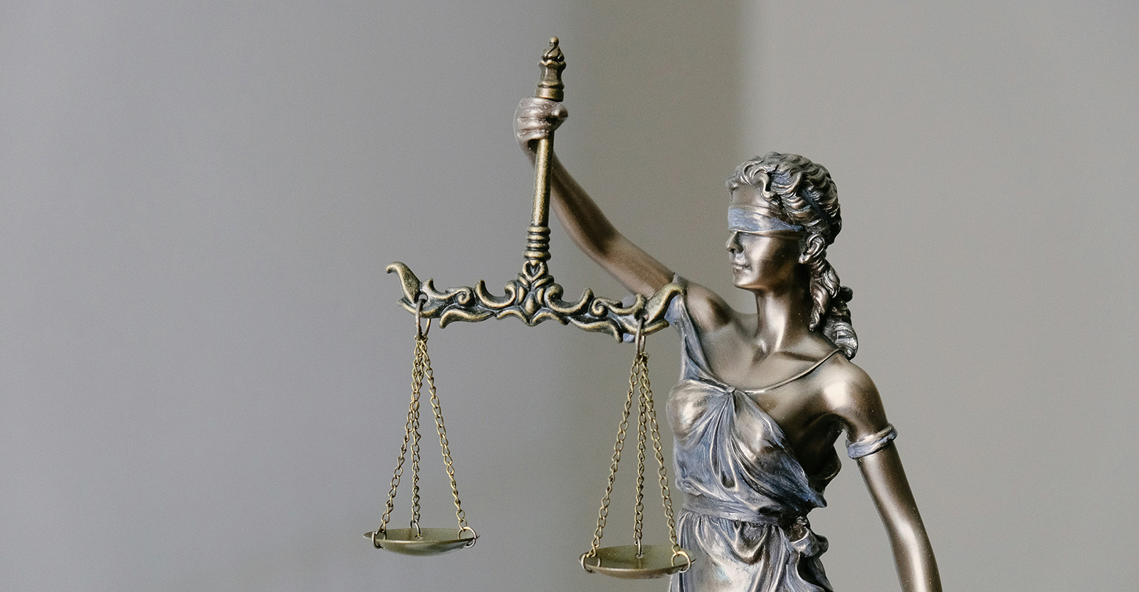 statue of the scales of justice